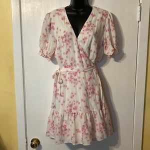 Gianni Bini Women’s Pink and White Floral Pink Tiered Wrap Dress